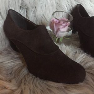 Stuart Wietzman Spiffy Muse Brown Suede Pumps NWOT